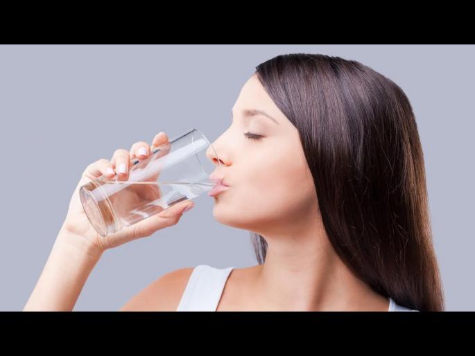 Health Tips : Right method to drinking water | कधीच आजारी पडायचं नसेल तर वाचा पाणी पिण्याची योग्य पद्धत, इतकं तर करूच शकता! Health Tips : Right method to drinking water | कधीच आजारी पडायचं नसेल तर वाचा पाणी पिण्याची योग्य पद्धत, इतकं तर करूच शकता!