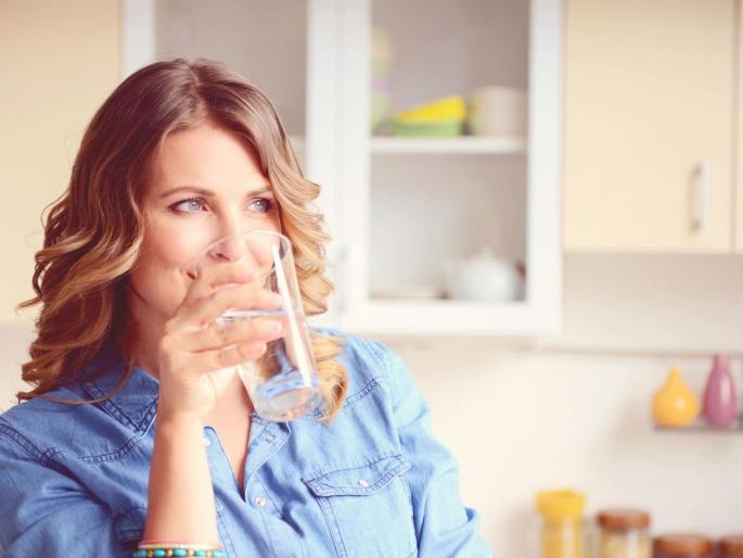 Access of water is harmful for health | जास्त पाणी प्यायल्यानेही शरीराला होतं नुकसान?; जाणून घ्या