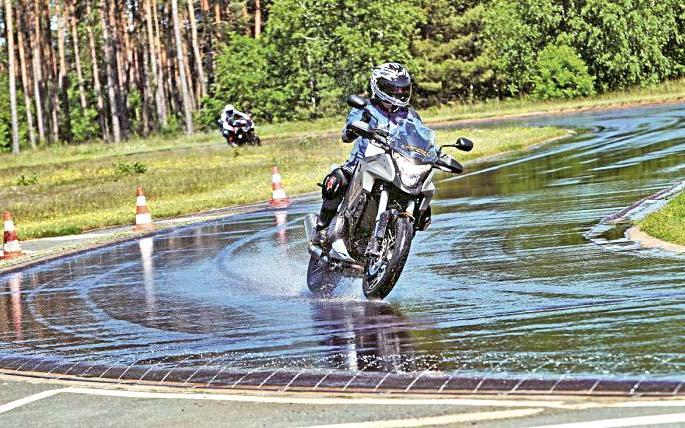 Is your bike monsoon ready? | तुमची बाइक मान्सून रेडी आहे का? Is your bike monsoon ready? | तुमची बाइक मान्सून रेडी आहे का?