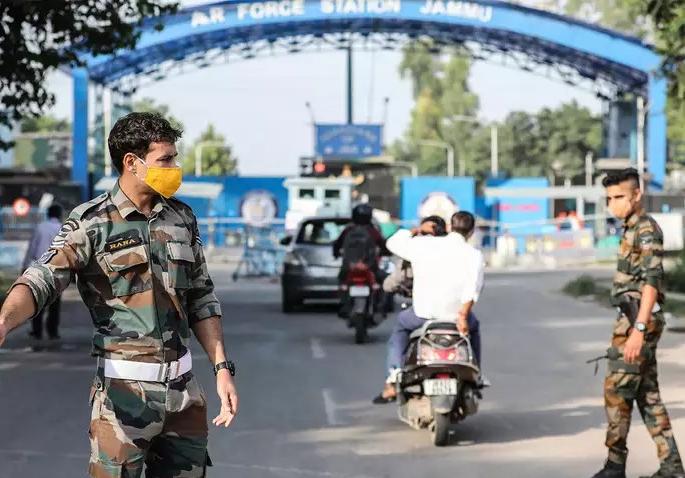 The second attempt at a drain attack was foiled, and was repulsed by soldiers | ड्राेन हल्ल्याचा दुसरा प्रयत्न उधळला, सैन्यातील जवानांनी पिटाळून लावले The second attempt at a drain attack was foiled, and was repulsed by soldiers | ड्राेन हल्ल्याचा दुसरा प्रयत्न उधळला, सैन्यातील जवानांनी पिटाळून लावले