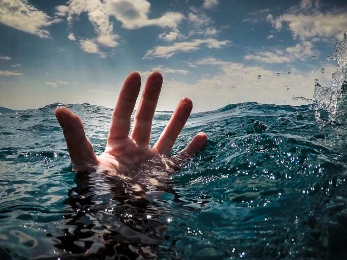 Boating worker drowned in Ganpatipule sea | गणपतीपुळेच्या समुद्रात बोटिंग कामगाराचा बुडून मृत्यू Boating worker drowned in Ganpatipule sea | गणपतीपुळेच्या समुद्रात बोटिंग कामगाराचा बुडून मृत्यू