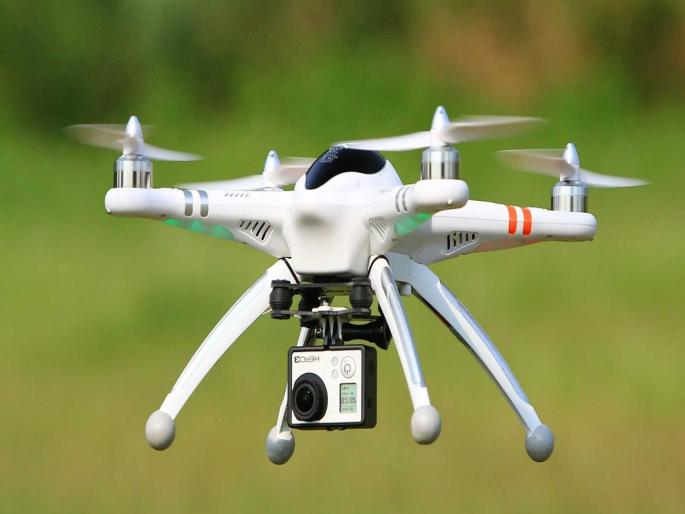 Raids on liquor manufacturing sites using drones 11 cases registered against 13 accused | ड्रोनचा वापर करून हातभट्टी दारू तयार करणाऱ्या अड्ड्यांवर छापे; १३ आरोपींवर ११ गुन्हे दाखल