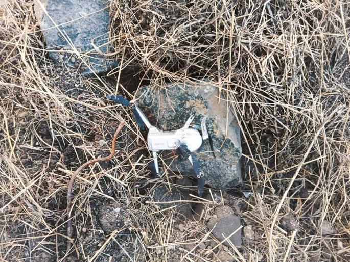 Drone found in bushes near Chhatrapati Sambhajinagar Airport, creates commotion, case registered | छत्रपती संभाजीनगर विमानतळाच्या झुडपात ड्रोन आढळल्याने खळबळ, गुन्हा दाखल Drone found in bushes near Chhatrapati Sambhajinagar Airport, creates commotion, case registered | छत्रपती संभाजीनगर विमानतळाच्या झुडपात ड्रोन आढळल्याने खळबळ, गुन्हा दाखल