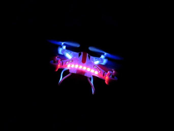 Crimes were registered against four photographers for Flying drones without a license; drones were also seized | विनापरवाना ड्रोन उडवणे महागात पडले; चार छायाचित्रकारांवर गुन्हे दाखल, ड्रोनही केले जप्त Crimes were registered against four photographers for Flying drones without a license; drones were also seized | विनापरवाना ड्रोन उडवणे महागात पडले; चार छायाचित्रकारांवर गुन्हे दाखल, ड्रोनही केले जप्त