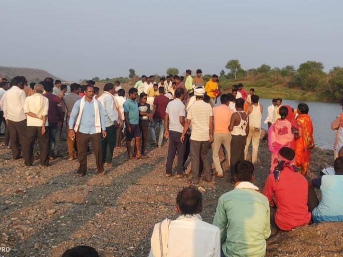 Woman drowns with two small children during Nirmalya immersion | निर्माल्य विसर्जित करताना दोन चिमुकल्यांसह महिलेचा बुडून मृत्यू