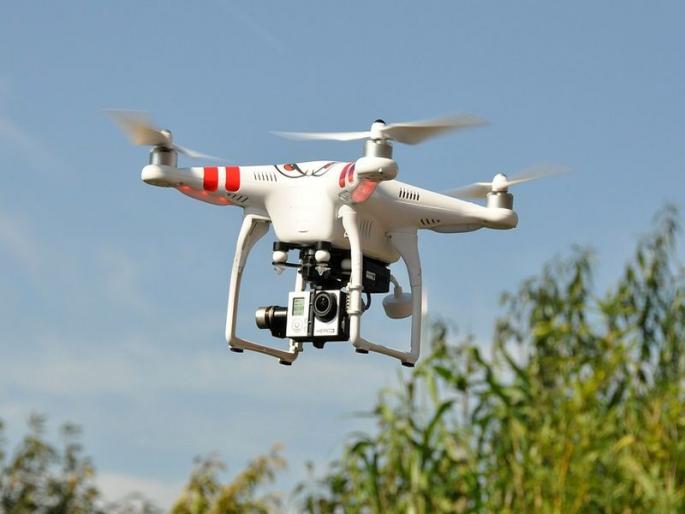 BSF spots 3 drones along Pak border near Hussainwala | पंजाब सीमेवर संशयित ड्रोनच्या घिरट्या, बीएसएफकडून गोळीबार BSF spots 3 drones along Pak border near Hussainwala | पंजाब सीमेवर संशयित ड्रोनच्या घिरट्या, बीएसएफकडून गोळीबार
