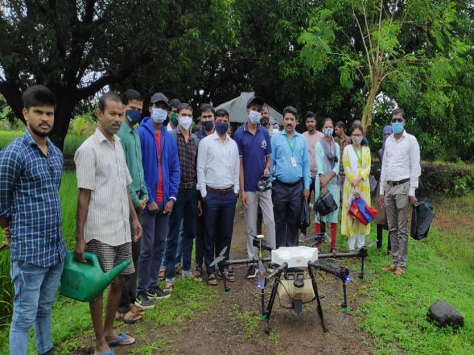 Technology of pesticide spraying by drone Successful demonstration at the Agricultural Science Center at Kosbad Dahanu | ड्रोनद्वारे कीटकनाशक फवारणीचे तंत्रज्ञान; डहाणूच्या कोसबाड येथील कृषि विज्ञान केंद्रात यशस्वी प्रात्यक्षिक Technology of pesticide spraying by drone Successful demonstration at the Agricultural Science Center at Kosbad Dahanu | ड्रोनद्वारे कीटकनाशक फवारणीचे तंत्रज्ञान; डहाणूच्या कोसबाड येथील कृषि विज्ञान केंद्रात यशस्वी प्रात्यक्षिक