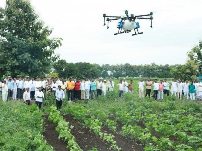 Demonstration of drone spraying at Banpimpla by Agricultural University | कृषी विद्यापीठातर्फे बनपिंपळा येथे ड्रोन फवारणीचे प्रात्यक्षिक Demonstration of drone spraying at Banpimpla by Agricultural University | कृषी विद्यापीठातर्फे बनपिंपळा येथे ड्रोन फवारणीचे प्रात्यक्षिक