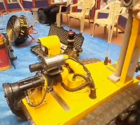 Huge response to watch Fire Robot | फायर रोबो बघण्यास मोठा प्रतिसाद 