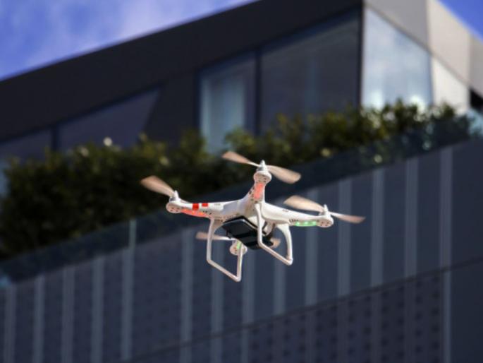 Drone 'watch' on illegal fishing; Drone system flight: Control room at Fisheries Office | बेकायदेशीर मासेमारीवर ड्रोनचा ‘वाॅच’; मत्स्यव्यवसाय कार्यालयात लवकरच नियंत्रण कक्ष Drone 'watch' on illegal fishing; Drone system flight: Control room at Fisheries Office | बेकायदेशीर मासेमारीवर ड्रोनचा ‘वाॅच’; मत्स्यव्यवसाय कार्यालयात लवकरच नियंत्रण कक्ष