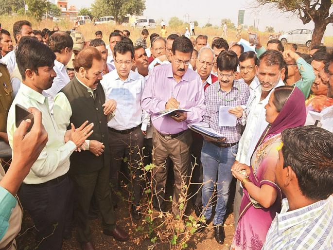 officers poor reply on drought relief to central inspection squad in Parbhani | परभणीत दुष्काळी उपाययोजनांवरून अधिकाऱ्यांची उडाली भंबेरी officers poor reply on drought relief to central inspection squad in Parbhani | परभणीत दुष्काळी उपाययोजनांवरून अधिकाऱ्यांची उडाली भंबेरी