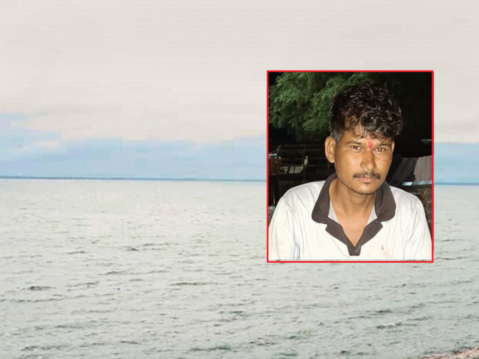 While taking a bath in the lake, a laborer's foot slipped, he could not swim and drowned | तलावात आंघोळ करताना उसतोड मजुराचा पाय घसरला, पोहता येत नसल्याने बुडून मृत्यू While taking a bath in the lake, a laborer's foot slipped, he could not swim and drowned | तलावात आंघोळ करताना उसतोड मजुराचा पाय घसरला, पोहता येत नसल्याने बुडून मृत्यू
