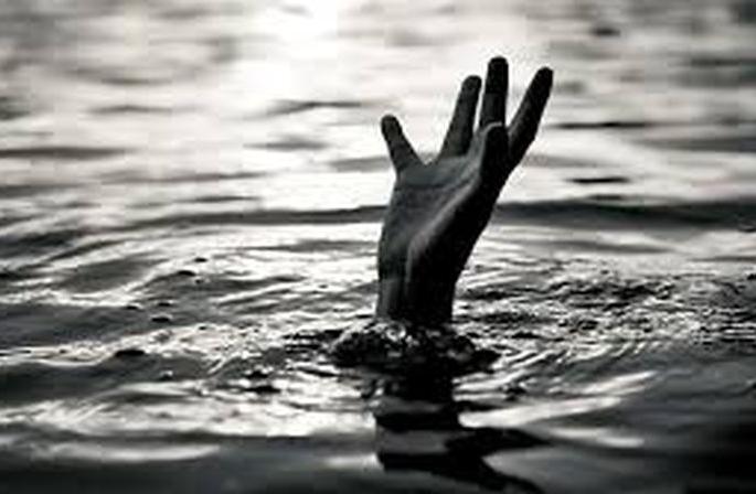 The boy who went to bath the bulls drowned in River | बैलांना आंघोळ घालण्यासाठी गेलेला मुलगा डोहात बुडाला