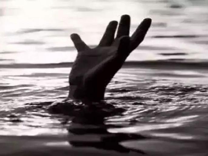 Swimming in the river was decided on the body of the student | नदीत पोहणे बेतले विद्यार्थ्याच्या अंगावर Swimming in the river was decided on the body of the student | नदीत पोहणे बेतले विद्यार्थ्याच्या अंगावर