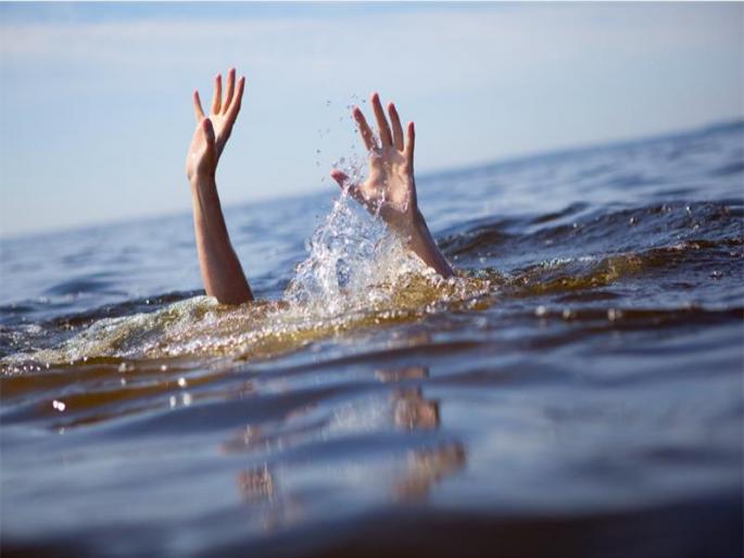three drowned death at Wagholi | वाघोलीत तिघे बुडाले ; आई मुलाला वाचवण्यासाठी गेलेली व्यक्तीही बुडाली three drowned death at Wagholi | वाघोलीत तिघे बुडाले ; आई मुलाला वाचवण्यासाठी गेलेली व्यक्तीही बुडाली