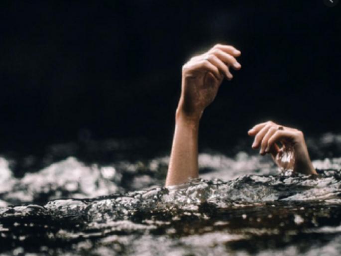 Photosession on the soul; School student drowns in farmlake | फोटोसेशन जीवावर बेतले; शाळकरी मुलाचा शेततळ्यात बुडून मृत्यू Photosession on the soul; School student drowns in farmlake | फोटोसेशन जीवावर बेतले; शाळकरी मुलाचा शेततळ्यात बुडून मृत्यू