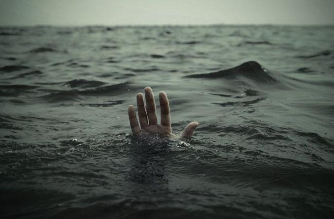 Five lost with Bapelaka | बापलेकासह पाच बुडाले Five lost with Bapelaka | बापलेकासह पाच बुडाले