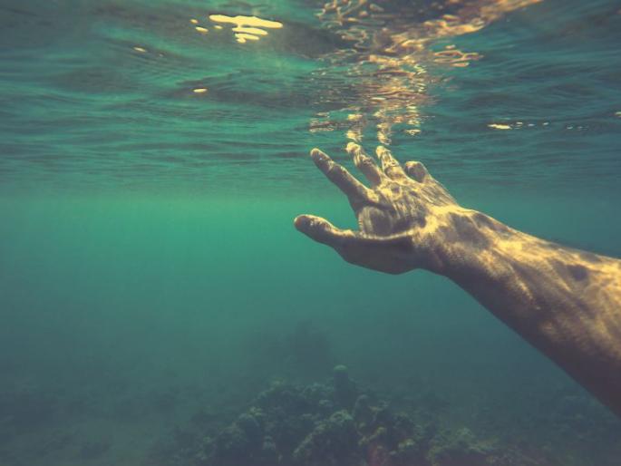 The temptation to swim and the deep pit in the river hit the soul; three including music teacher drown in river | पोहण्याचा मोह व नदीतला खोल खड्डा जीवावर बेतला; संगीत शिक्षकासह तिघांना जलसमाधी The temptation to swim and the deep pit in the river hit the soul; three including music teacher drown in river | पोहण्याचा मोह व नदीतला खोल खड्डा जीवावर बेतला; संगीत शिक्षकासह तिघांना जलसमाधी