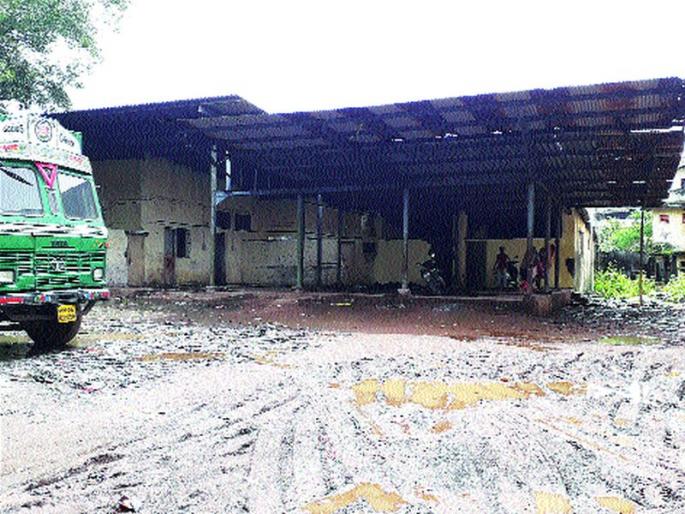 Enraged Captures; Old octroi nose drought | नशेखोरांनी घेतला कब्जा; जुन्या जकात नाक्याची दुरवस्था