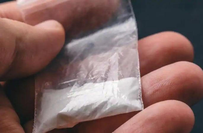 While selling 'MD' the son of a retired police employee was arrested in Nagpur | ‘एमडी’ विकताना नागपुरात निवृत्त पोलीस कर्मचाऱ्याच्या मुलाला अटक While selling 'MD' the son of a retired police employee was arrested in Nagpur | ‘एमडी’ विकताना नागपुरात निवृत्त पोलीस कर्मचाऱ्याच्या मुलाला अटक