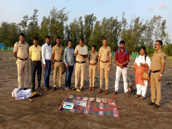After Srivardhan, a cache of narcotics washed up in waters off Alibaug beach | श्रीवर्धननंतर अलिबाग समुद्रकिनारी पाण्यातून वाहून आला अंमली पदार्थचा साठा After Srivardhan, a cache of narcotics washed up in waters off Alibaug beach | श्रीवर्धननंतर अलिबाग समुद्रकिनारी पाण्यातून वाहून आला अंमली पदार्थचा साठा