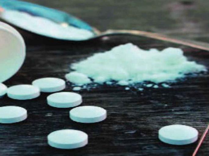 'MD' drugs worth ten lakh seized in Jalgaon | जळगावात पावणे दहा लाखाचे ‘एमडी’ अमली पदार्थ जप्त 'MD' drugs worth ten lakh seized in Jalgaon | जळगावात पावणे दहा लाखाचे ‘एमडी’ अमली पदार्थ जप्त