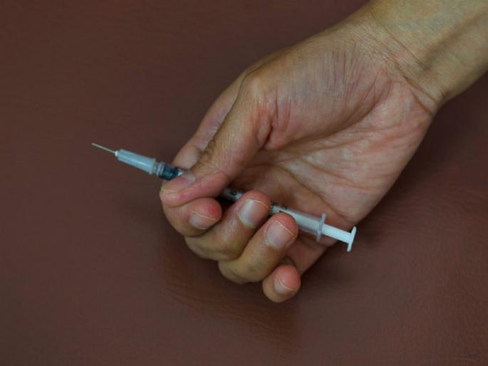 Mephentermine injections now in the hands of drug addicts; Demand is being forced in the hospital | नशेखोरांच्या हाती आता मेफेनटरमीनचे इंजेक्शन; रुग्णालयात जबरदस्ती होतेय मागणी Mephentermine injections now in the hands of drug addicts; Demand is being forced in the hospital | नशेखोरांच्या हाती आता मेफेनटरमीनचे इंजेक्शन; रुग्णालयात जबरदस्ती होतेय मागणी