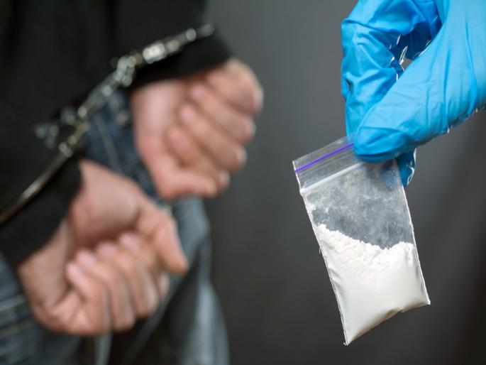 FC Road Drugs Party Seven arrested so far suspension of four including officers and employees | FC Road Drugs Party : आतापर्यंत सात जण अटकेत; तर अधिकारी आणि कर्मचाऱ्यांसह चौघांचे निलंबन FC Road Drugs Party Seven arrested so far suspension of four including officers and employees | FC Road Drugs Party : आतापर्यंत सात जण अटकेत; तर अधिकारी आणि कर्मचाऱ्यांसह चौघांचे निलंबन