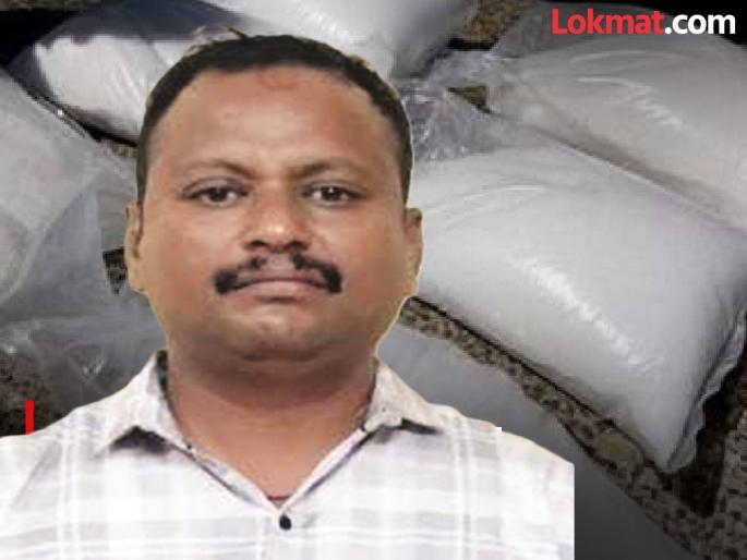 A school boy from Dhule turns out to be a drug smuggler; arrested in Chhatrapati Sambhajinagar | धुळ्यातील शाळेचा शिपाईच निघाला अमली पदार्थांचा तस्कर; छत्रपती संभाजीनगरात अटकेत A school boy from Dhule turns out to be a drug smuggler; arrested in Chhatrapati Sambhajinagar | धुळ्यातील शाळेचा शिपाईच निघाला अमली पदार्थांचा तस्कर; छत्रपती संभाजीनगरात अटकेत