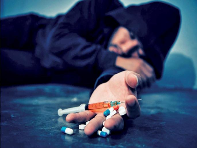 Crime: Dum Marae Dum... Becoming a status symbol of youth, Mayanagari is becoming a desert of drugs. | Crime: दम माराे दम... बनतोय तरुणाईचा स्टेटस सिम्बॉल, मायानगरीला पोखरतेय ड्रग्जची वाळवी Crime: Dum Marae Dum... Becoming a status symbol of youth, Mayanagari is becoming a desert of drugs. | Crime: दम माराे दम... बनतोय तरुणाईचा स्टेटस सिम्बॉल, मायानगरीला पोखरतेय ड्रग्जची वाळवी