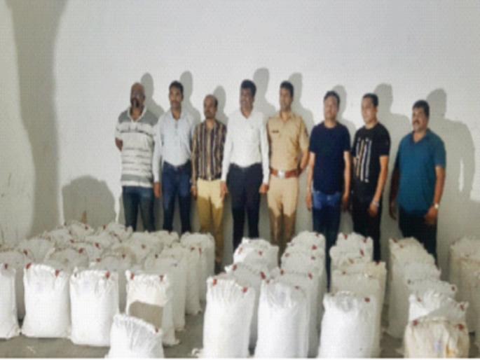 Drugs worth thousand crores seized from Gujarat, action of anti-narcotics squad | हजार कोटींचे ड्रग्ज गुजरातमधून जप्त, अमली पदार्थविरोधी पथकाची कारवाई Drugs worth thousand crores seized from Gujarat, action of anti-narcotics squad | हजार कोटींचे ड्रग्ज गुजरातमधून जप्त, अमली पदार्थविरोधी पथकाची कारवाई