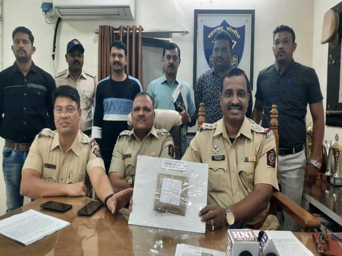 Accused arrested by police who came for selling MD drugs | एमडी विक्रीसाठी आलेल्या दुकलीला पोलिसांनी केले गजाआड Accused arrested by police who came for selling MD drugs | एमडी विक्रीसाठी आलेल्या दुकलीला पोलिसांनी केले गजाआड