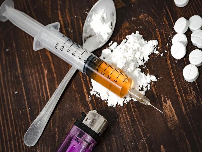 Police custody for accused bringing drugs from Mumbai; Police on alert: Three customers detained | मुंबई येथून ड्रग्ज आणणाऱ्या आराेपींना पाेलिस काेठडीची हवा; पाेलिस यंत्रणा सतर्क : तीन ग्राहक ताब्यात Police custody for accused bringing drugs from Mumbai; Police on alert: Three customers detained | मुंबई येथून ड्रग्ज आणणाऱ्या आराेपींना पाेलिस काेठडीची हवा; पाेलिस यंत्रणा सतर्क : तीन ग्राहक ताब्यात