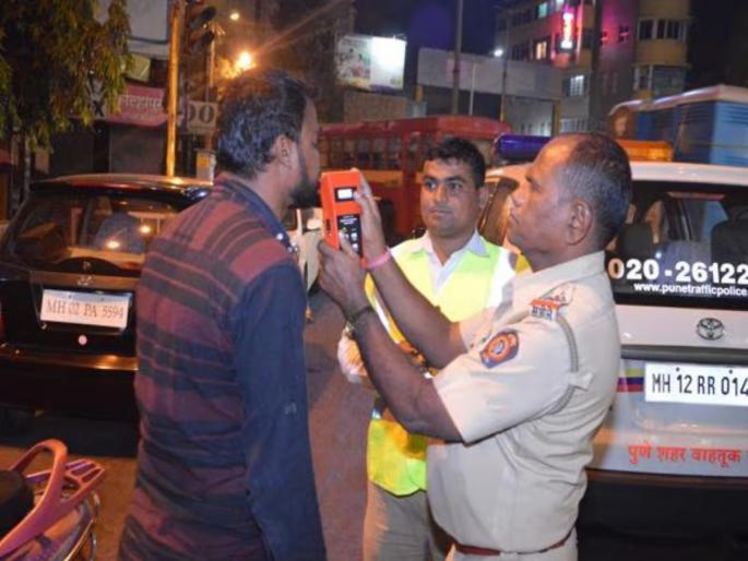 Don't drive drunk Drunk and drive action against 154 motorists in 2 days in Pune | दारू पिऊन गाडी चालवू नका! पुण्यात २ दिवसांत १५४ वाहनचालकांवर ‘ड्रंक ॲण्ड ड्राइव्ह’ची कारवाई Don't drive drunk Drunk and drive action against 154 motorists in 2 days in Pune | दारू पिऊन गाडी चालवू नका! पुण्यात २ दिवसांत १५४ वाहनचालकांवर ‘ड्रंक ॲण्ड ड्राइव्ह’ची कारवाई