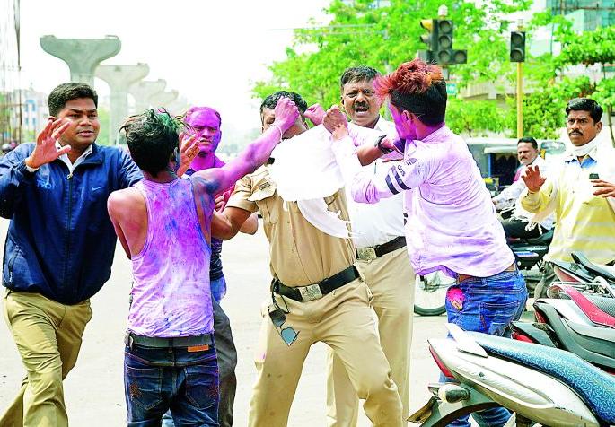 Action against 3490 people including Nagpur's Drunk Driver | नागपुरात दारुड्या वाहनचालकांसह ३४९० जणांविरुद्ध कारवाई Action against 3490 people including Nagpur's Drunk Driver | नागपुरात दारुड्या वाहनचालकांसह ३४९० जणांविरुद्ध कारवाई