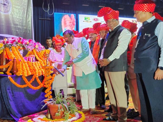 Writers should ask questions as well as give answer, dr vs jog at 68th Vidarbha Sahitya Sammelan | साहित्यिकांनी प्रश्न विचारण्यासोबत उत्तरेही द्यावीत - डॉ. वि. स. जाेग  Writers should ask questions as well as give answer, dr vs jog at 68th Vidarbha Sahitya Sammelan | साहित्यिकांनी प्रश्न विचारण्यासोबत उत्तरेही द्यावीत - डॉ. वि. स. जाेग