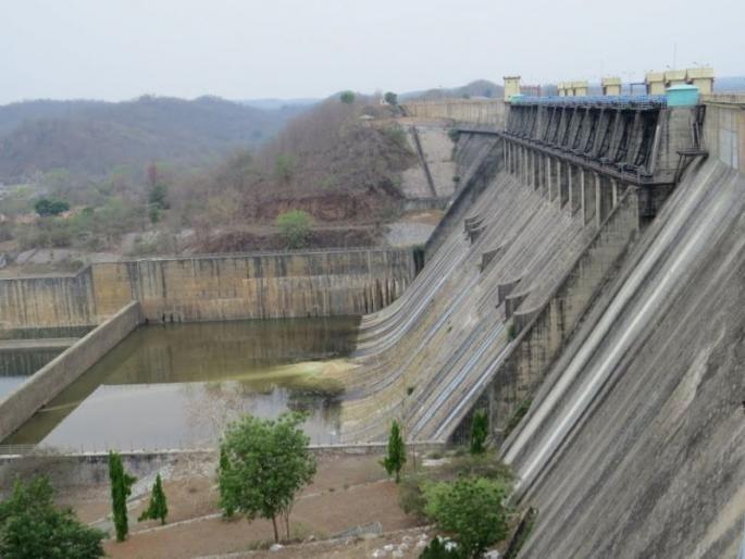 Waiting for the monsoon dams become dried : Administration worried | मान्सूनच्या प्रतीक्षेत धरणे आटली : प्रशासन चिंतेत Waiting for the monsoon dams become dried : Administration worried | मान्सूनच्या प्रतीक्षेत धरणे आटली : प्रशासन चिंतेत