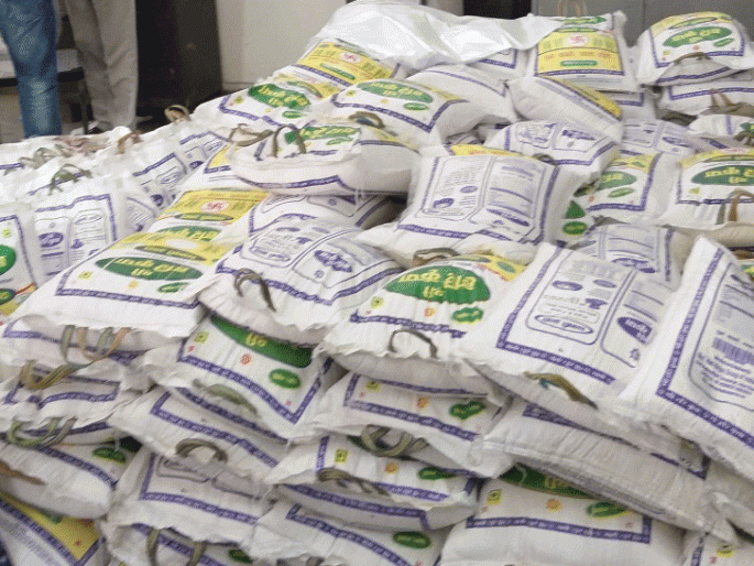 LOCKDOWN : fir against congress mla shailesh for allegedly violating prohibitory orders people gather to get free ration rkp | LOCKDOWN : रेशनसाठी आमदाराच्या घरासमोर लोकांची गर्दी, गुन्हा दाखल LOCKDOWN : fir against congress mla shailesh for allegedly violating prohibitory orders people gather to get free ration rkp | LOCKDOWN : रेशनसाठी आमदाराच्या घरासमोर लोकांची गर्दी, गुन्हा दाखल