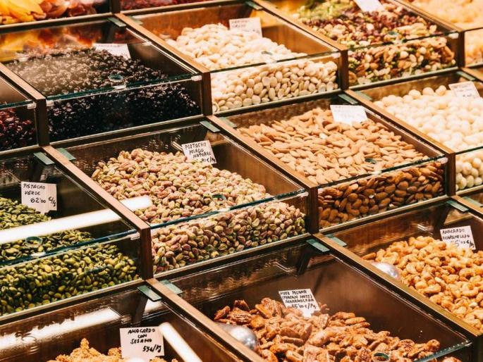 Dussehra, Diwali booster this year too in mumbai | दसरा, दिवाळीत यंदाही सुकामेव्याला बूस्टर Dussehra, Diwali booster this year too in mumbai | दसरा, दिवाळीत यंदाही सुकामेव्याला बूस्टर