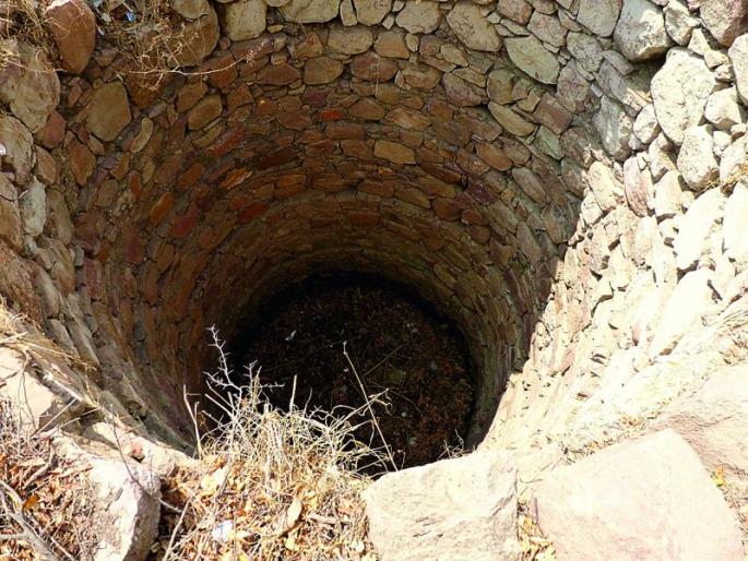 Tropical water shortage at Umra: Self-alert warning for drinking water | उमरा येथे कृ त्रिम पाणीटंचाई: पिण्याच्या पाण्यासाठी आत्मदहनाचा इशारा Tropical water shortage at Umra: Self-alert warning for drinking water | उमरा येथे कृ त्रिम पाणीटंचाई: पिण्याच्या पाण्यासाठी आत्मदहनाचा इशारा