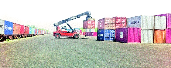  Sanjaykaka Patil: Prakash Shendge Leader | ड्रायपोर्टवरून नेत्यांत जुंपली संजयकाका पाटील : प्रकाश शेंडगे अडगळीत पडलेले नेते