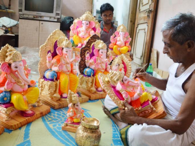 Solidarity of Ganesh idol of Solapur | सोलापूरच्या गणेशमूर्तीची पेणला मागणी Solidarity of Ganesh idol of Solapur | सोलापूरच्या गणेशमूर्तीची पेणला मागणी