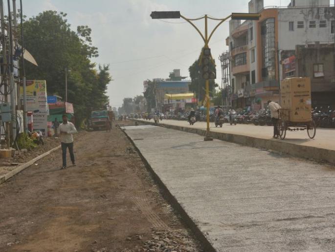 Work on the cement roads in Akola city slowly! | अकोला शहरातील सिमेंट रस्त्यांची कामे संथगतीने! Work on the cement roads in Akola city slowly! | अकोला शहरातील सिमेंट रस्त्यांची कामे संथगतीने!