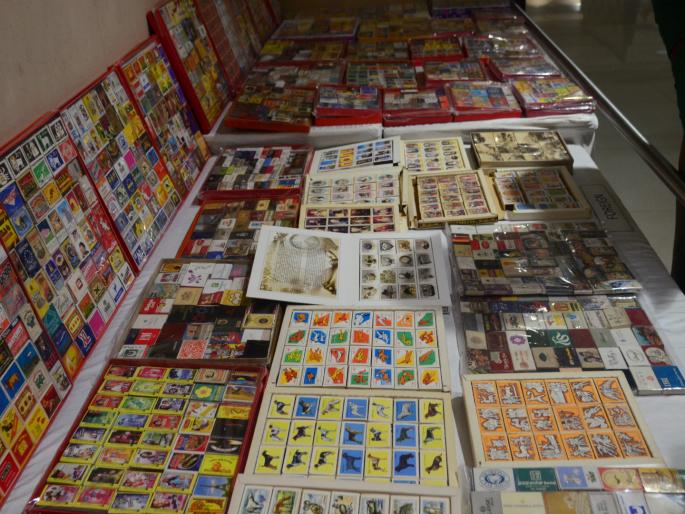 A person who collected more than thirty-five thousand boxes | पस्तीस हजारांहून अधिक काडीपेट्या जमावणारा अवलिया A person who collected more than thirty-five thousand boxes | पस्तीस हजारांहून अधिक काडीपेट्या जमावणारा अवलिया