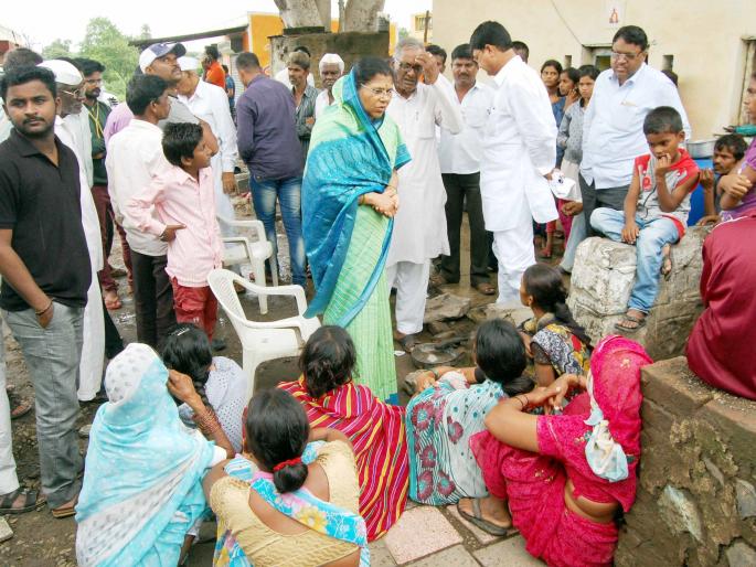 Administration order to make alternate school instead of dangerous buildings | धोकादायक इमारतीऐवजी जिल्ह्यातील शाळांना पर्यायी व्यवस्था करण्याचे प्रशासनाला आदेश Administration order to make alternate school instead of dangerous buildings | धोकादायक इमारतीऐवजी जिल्ह्यातील शाळांना पर्यायी व्यवस्था करण्याचे प्रशासनाला आदेश