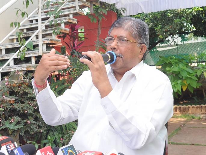 Manufacturer and Raju Shetty should make a practical way: Chandrakant Patil | कारखानदार आणि राजू शेट्टींनी व्यवहार्य मार्ग काढावा : चंद्रकांत पाटील Manufacturer and Raju Shetty should make a practical way: Chandrakant Patil | कारखानदार आणि राजू शेट्टींनी व्यवहार्य मार्ग काढावा : चंद्रकांत पाटील