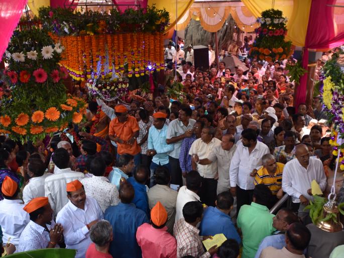 On the occasion of Ganesh Jayanti, the elderly people took a visit to Ganesh, organized various religious programs. | गणेश जयंतीनिमित्त आबालवृध्दांनी घेतले गणेशाचे दर्शन On the occasion of Ganesh Jayanti, the elderly people took a visit to Ganesh, organized various religious programs. | गणेश जयंतीनिमित्त आबालवृध्दांनी घेतले गणेशाचे दर्शन