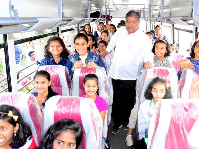Kolhapur: Vacation holiday in the village of Mama, school children and girls coming out of nature | कोल्हापूर : मामाच्या गावात सुट्टीची धम्माल, शालेय मुला-मुलींची निघाली निसर्ग सहल Kolhapur: Vacation holiday in the village of Mama, school children and girls coming out of nature | कोल्हापूर : मामाच्या गावात सुट्टीची धम्माल, शालेय मुला-मुलींची निघाली निसर्ग सहल