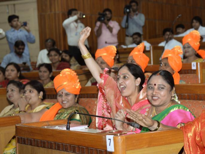 Shiv Sena-Congress asylum .. BJP's victory streak; Two accused of giving priority to family religion! | शिवसेना-काँग्रेस शरण.. भाजपचे विजयाचे तोरण; कुटुंब धर्माला प्राधान्य देणाºयांचे एकमेकांवर आरोप ! Shiv Sena-Congress asylum .. BJP's victory streak; Two accused of giving priority to family religion! | शिवसेना-काँग्रेस शरण.. भाजपचे विजयाचे तोरण; कुटुंब धर्माला प्राधान्य देणाºयांचे एकमेकांवर आरोप !