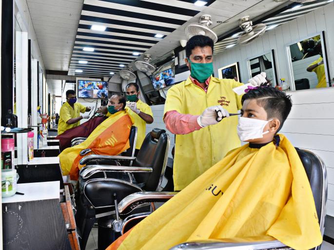 CoronaVirus Lockdown: The nucleus should work with care | CoronaVirus Lockdown : नाभिक बांधवांनी जीवाची काळजी घेऊन काम करावे CoronaVirus Lockdown: The nucleus should work with care | CoronaVirus Lockdown : नाभिक बांधवांनी जीवाची काळजी घेऊन काम करावे